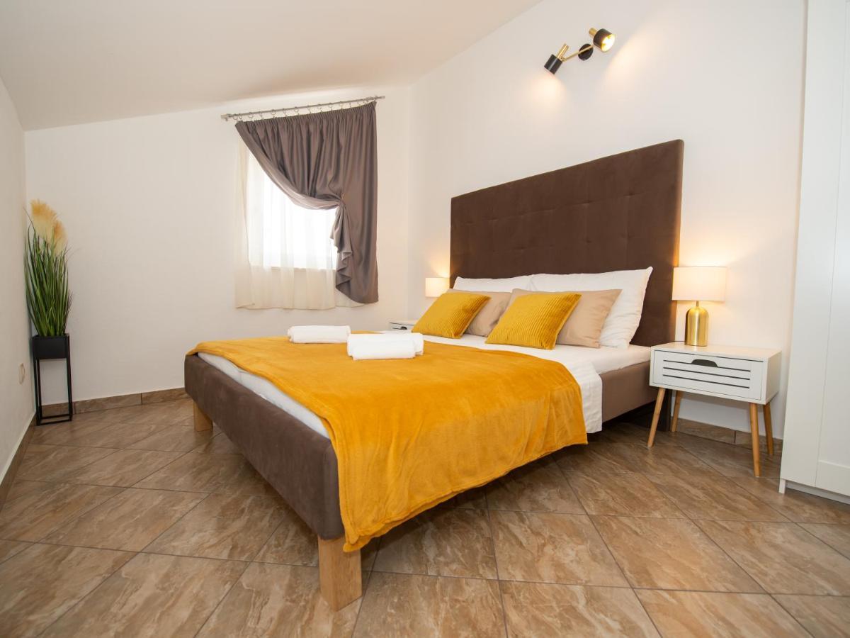 Beautiful Holiday Home "Villa Luka" Kaštel Štafilić Kültér fotó
