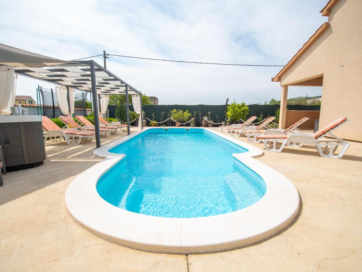 Beautiful Holiday Home "Villa Luka" Kaštel Štafilić Kültér fotó