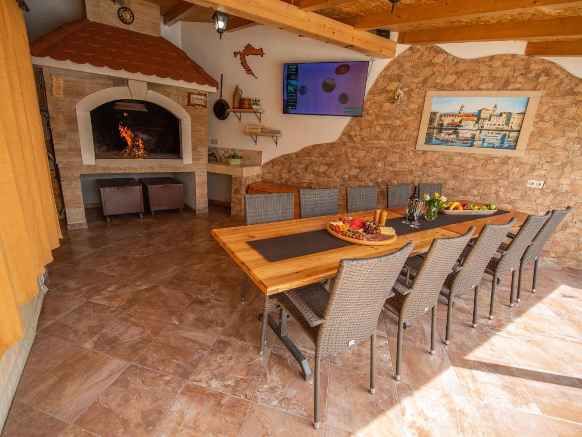 Beautiful Holiday Home "Villa Luka" Kaštel Štafilić Kültér fotó