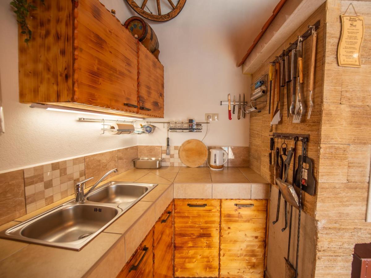 Beautiful Holiday Home "Villa Luka" Kaštel Štafilić Kültér fotó