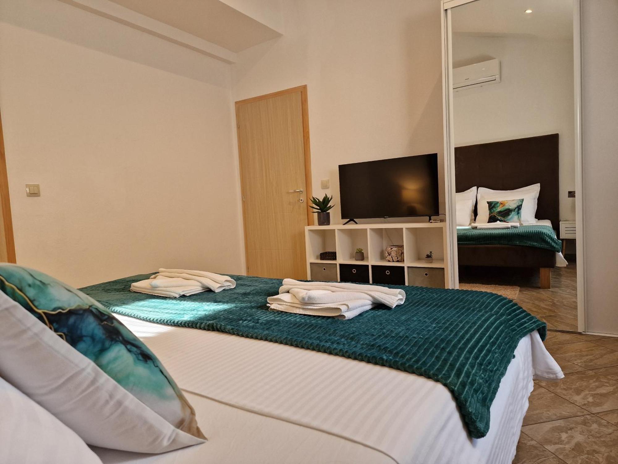 Beautiful Holiday Home "Villa Luka" Kaštel Štafilić Kültér fotó