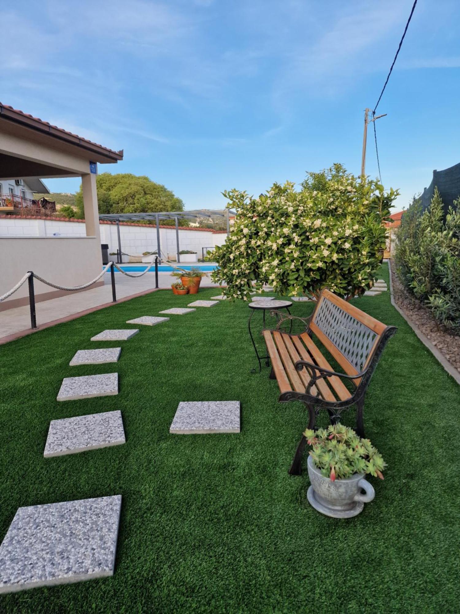 Beautiful Holiday Home "Villa Luka" Kaštel Štafilić Kültér fotó